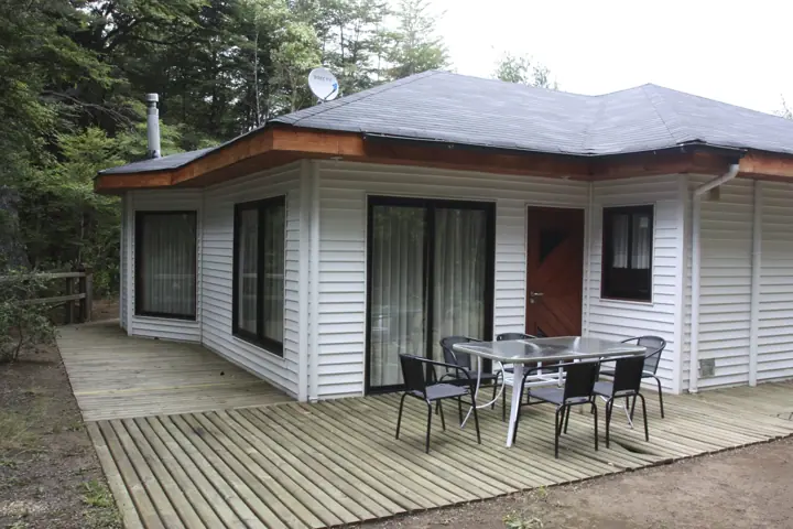 Casa con bajada al río · Cabaña hasta 6 personas