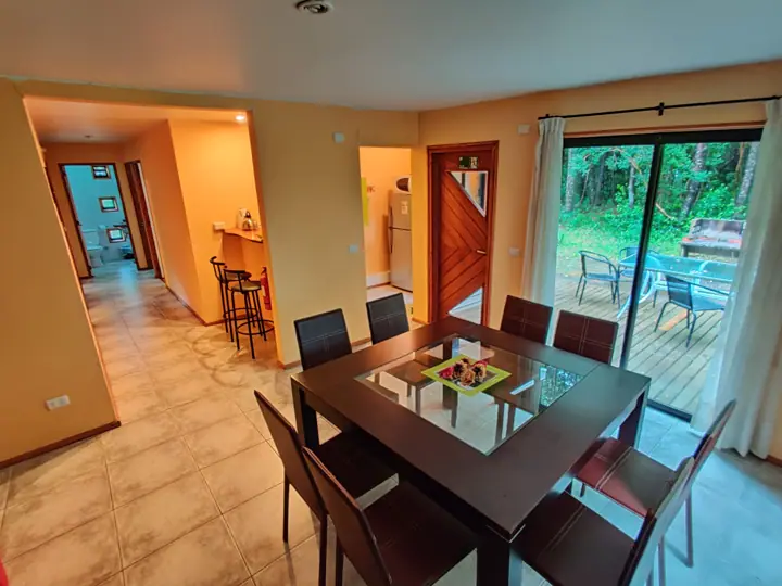 Casa con bajada al río