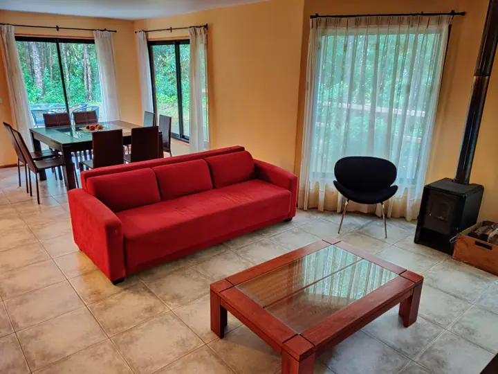 Casa con bajada al río